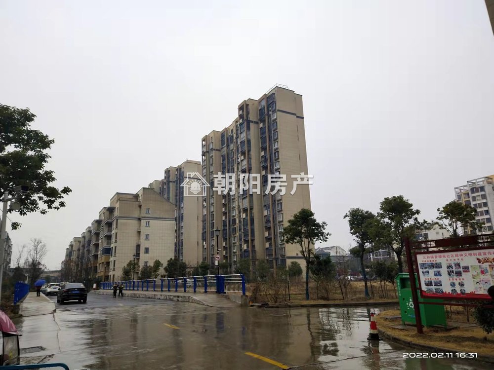 香樟苑五期 107平 南向简装三室 单价3364元 交通便利