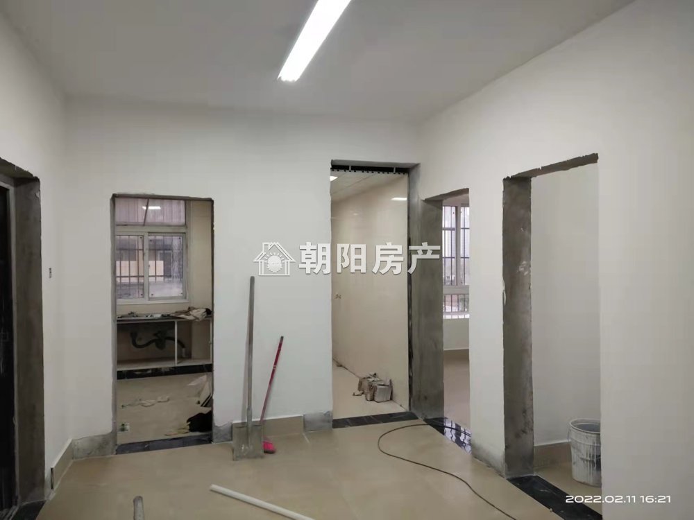 香樟苑五期 107平 南向简装三室 单价3364元 交通便利