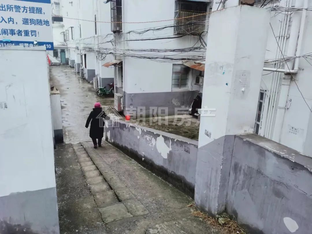 烟草局家属楼 90平 南向三室采光好 交通便利