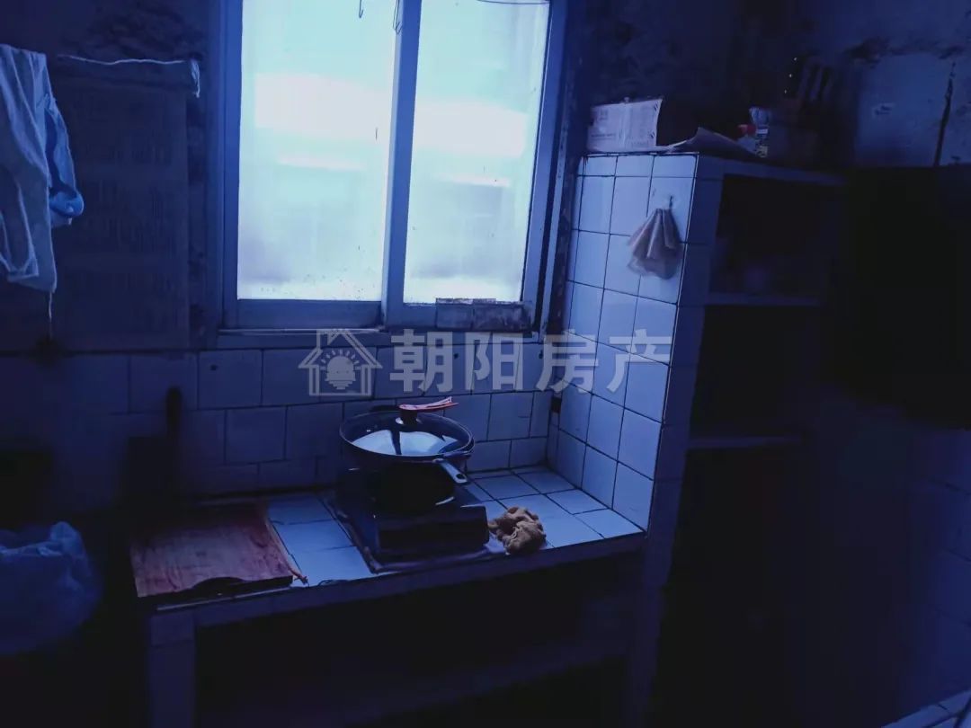 烟草局家属楼 90平 南向三室采光好 交通便利