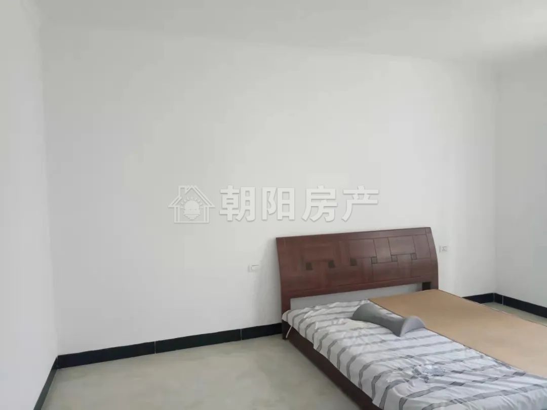 紫金华庭 100平 南向三室精装 单价2000元/平 交通便利
