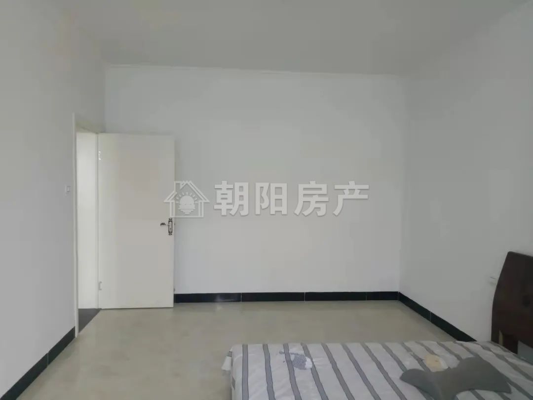 紫金华庭 100平 南向三室精装 单价2000元/平 交通便利