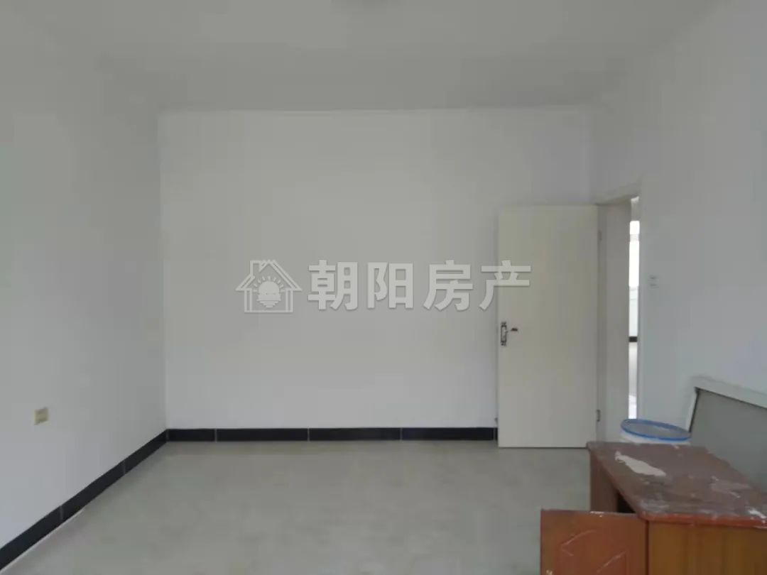 紫金华庭 100平 南向三室精装 单价2000元/平 交通便利