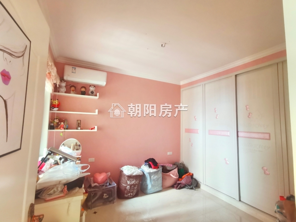 东方名珠 104平 南北通透两室精装 学区房 交通便利