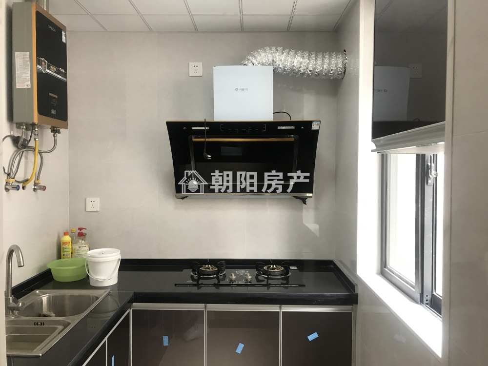 商业村 73平 精装三居朝南 满两年 学区房 交通便利