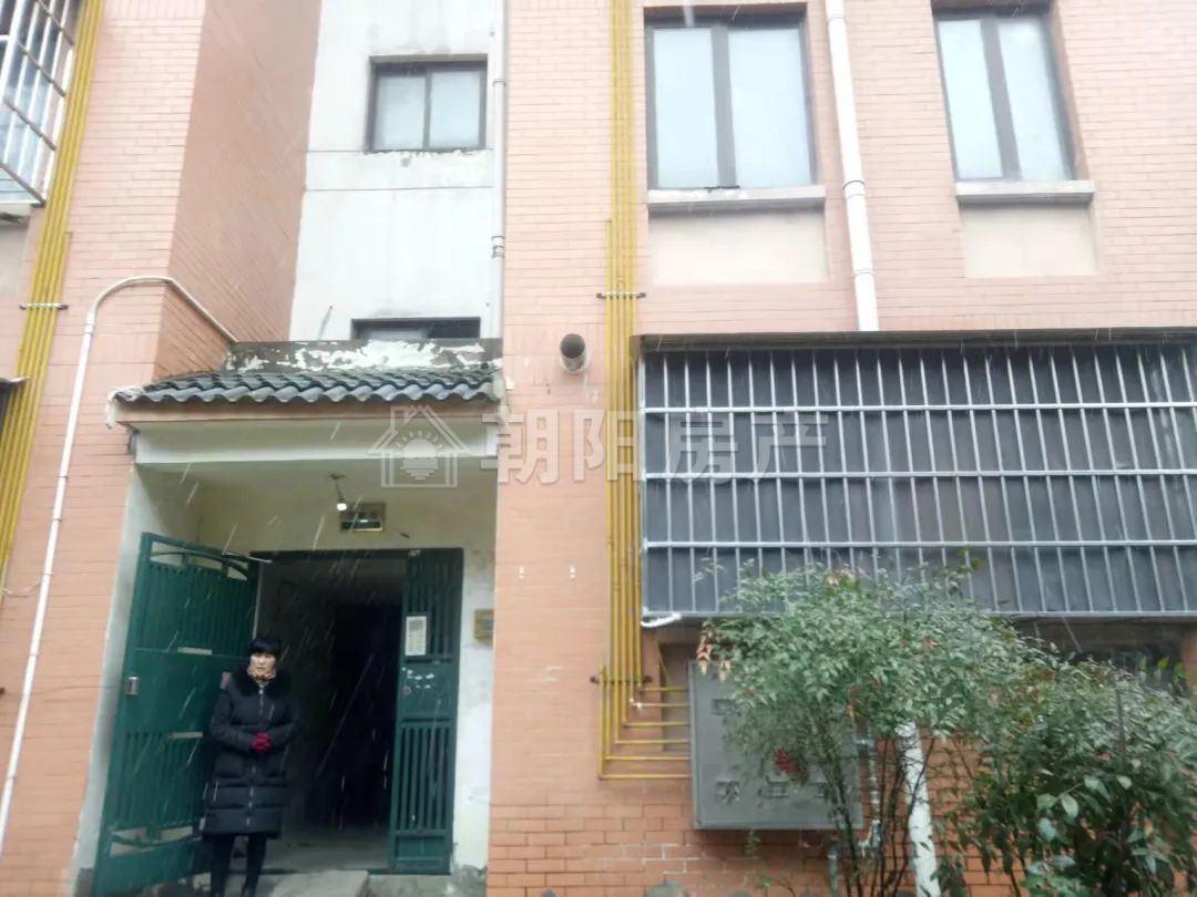 李郢孜新村C区 98平 南向三室 交通便利 单价1714元