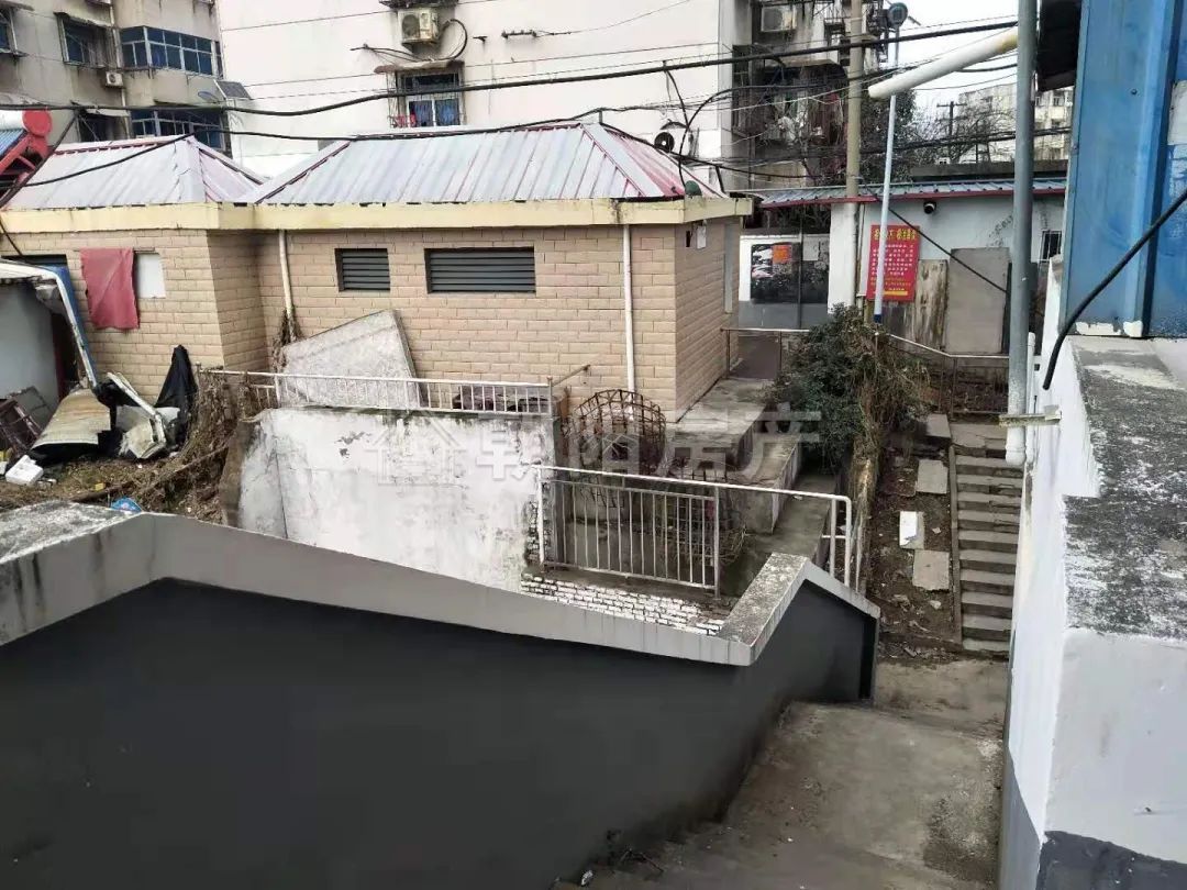 二厂 137平 南向三室 学区房 交通便利 满两年
