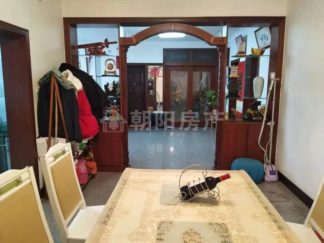 二厂 137平 南向三室 学区房 交通便利 满两年