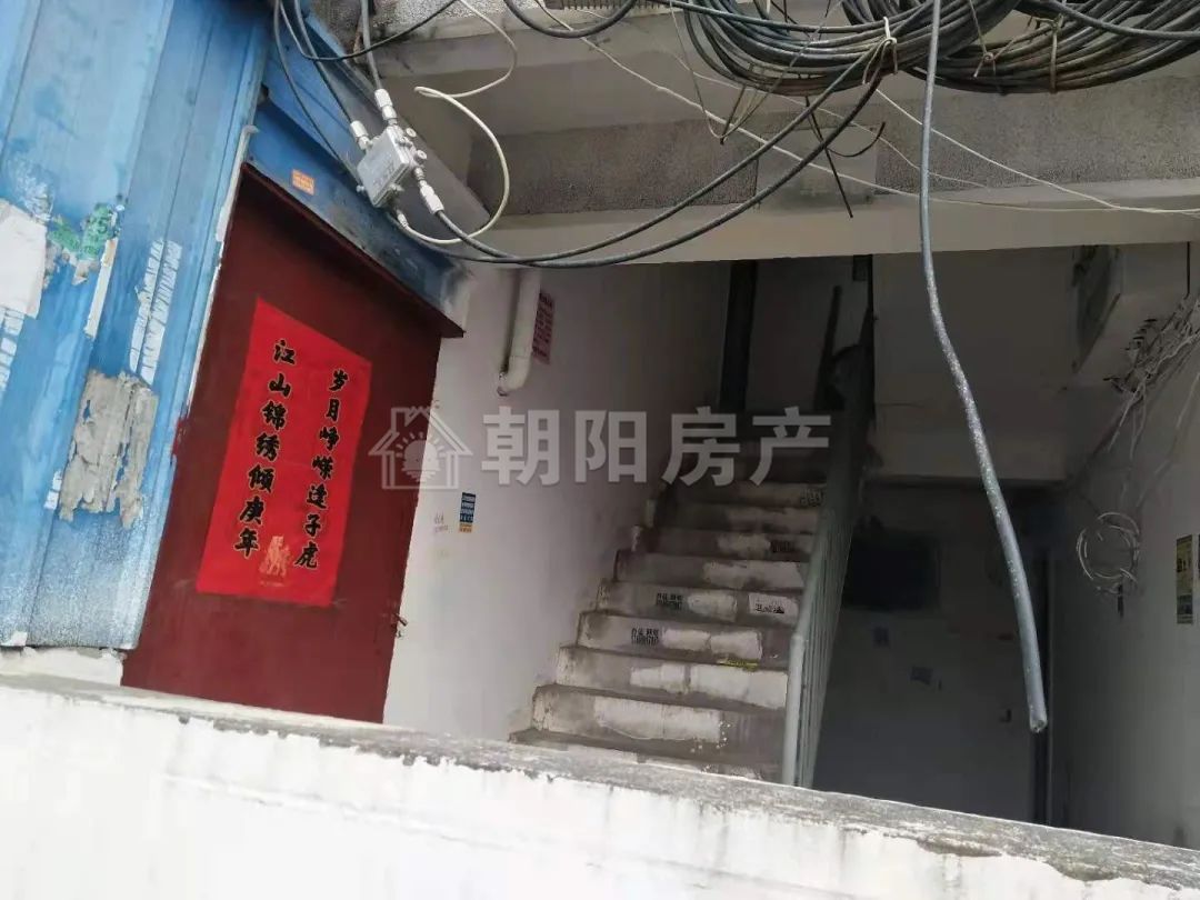 二厂 137平 南向三室 学区房 交通便利 满两年