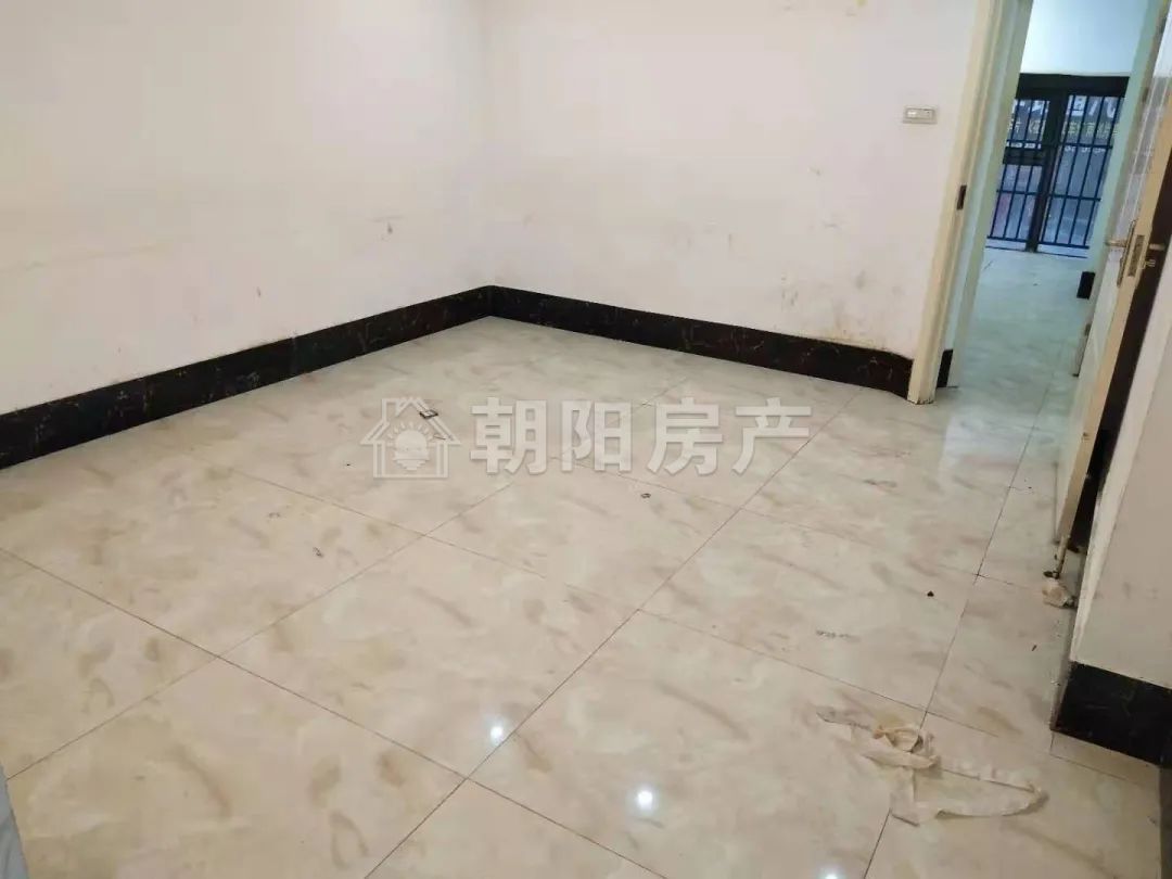 水晶城 120平 临街旺铺 朝南采光好