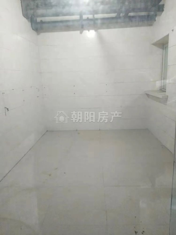 水晶城 120平 临街旺铺 朝南采光好