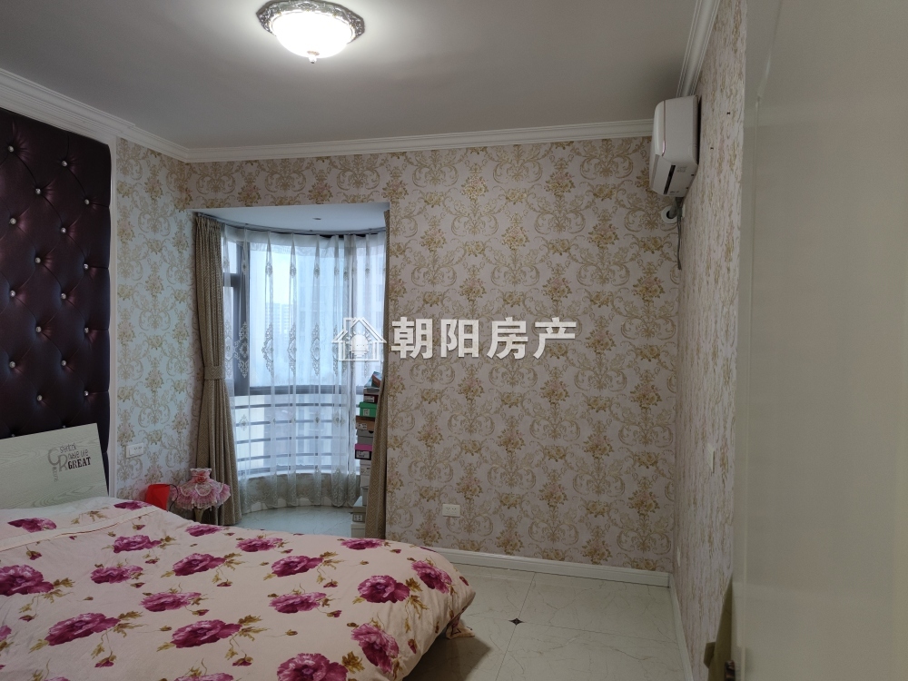东方名珠 104平 南北通透两室精装 学区房 交通便利