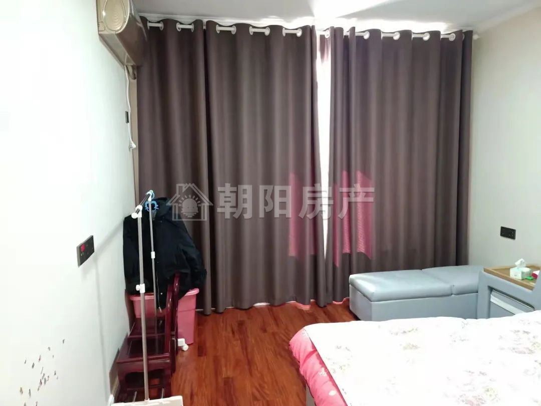 御景学府 143平 南朝向四室两厅 满两年 精装修
