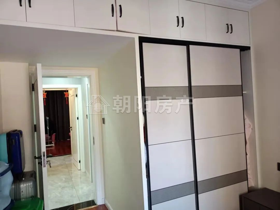 御景学府 143平 南朝向四室两厅 满两年 精装修