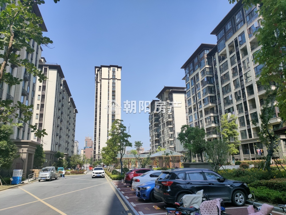 御景学府 143平 南朝向四室两厅 满两年 精装修