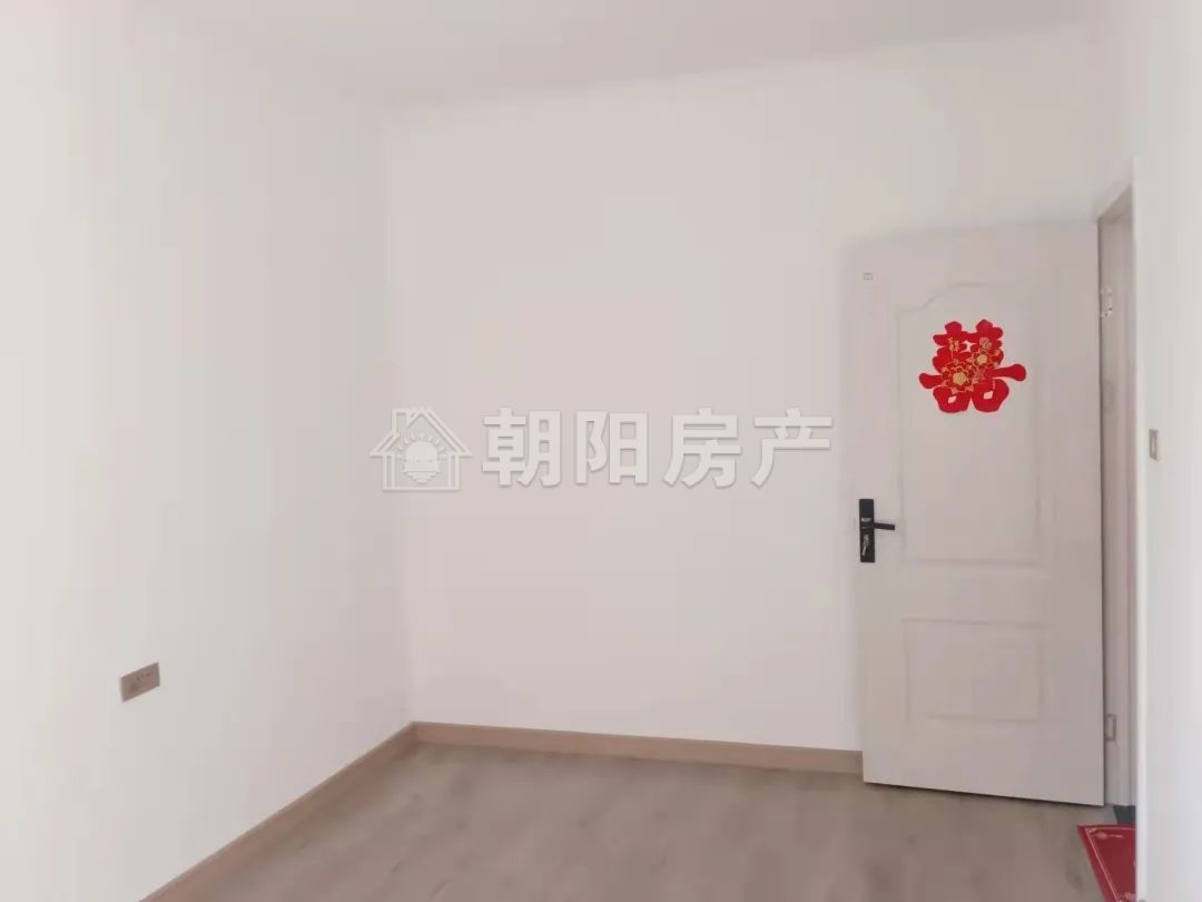凤凰湾D地块 118平 南向三室二厅 简装 4637元/平 学区房