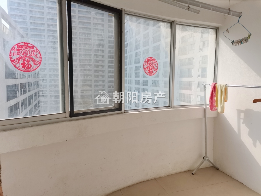 双子星座 110平 朝南两室 交通便利 满两年