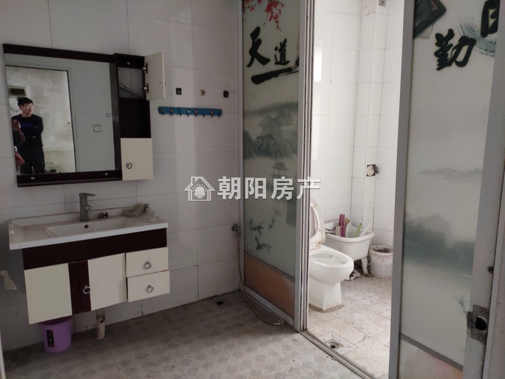 幸福家园 96平 南向两居 简装 交通便利 随时看房