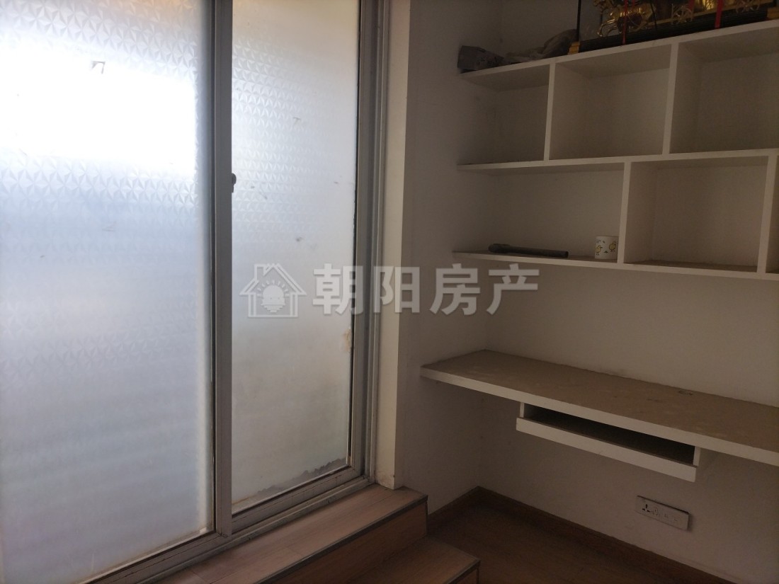 酒厂小区 96平 南向三居 满两年 交通便利