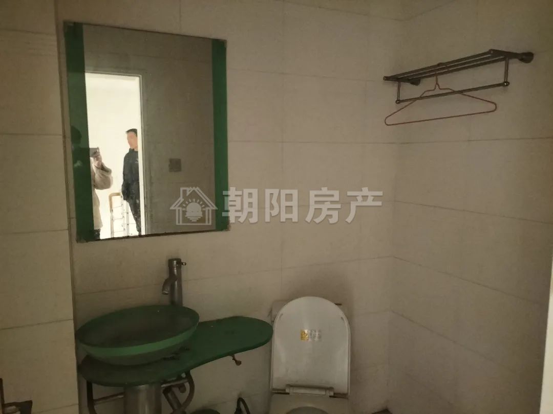 酒厂小区 96平 南向三居 满两年 交通便利