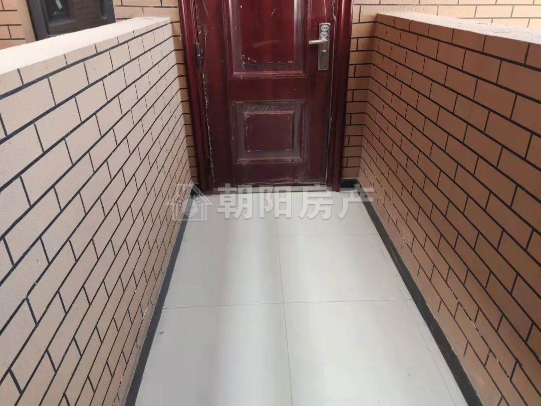 凤凰城 102平 南向三室 交通便利 毛坯