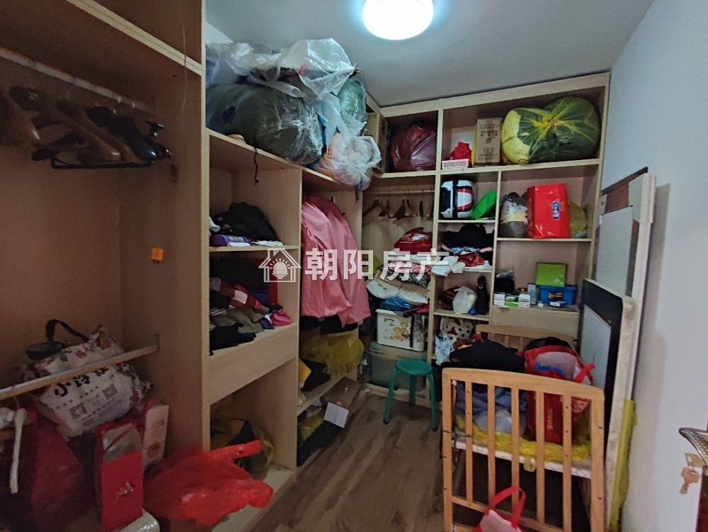 香港街 82平 南向精装三室 交通便利