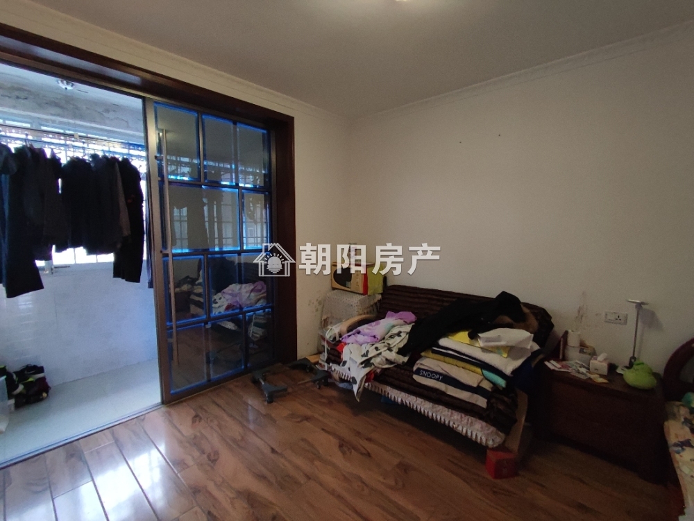香港街 82平 南向精装三室 交通便利
