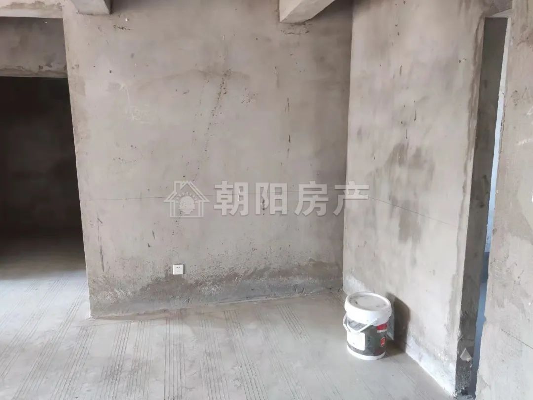 凤凰城 102平 南向三室 交通便利 毛坯