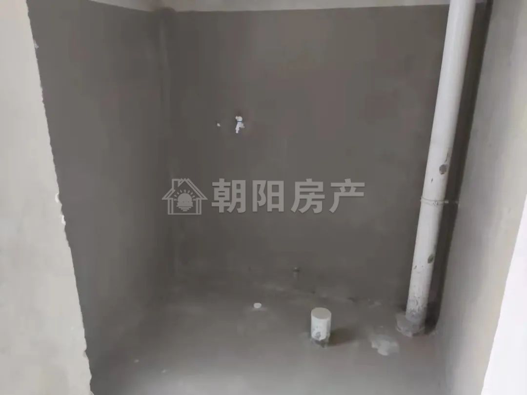 凤凰城 102平 南向三室 交通便利 毛坯