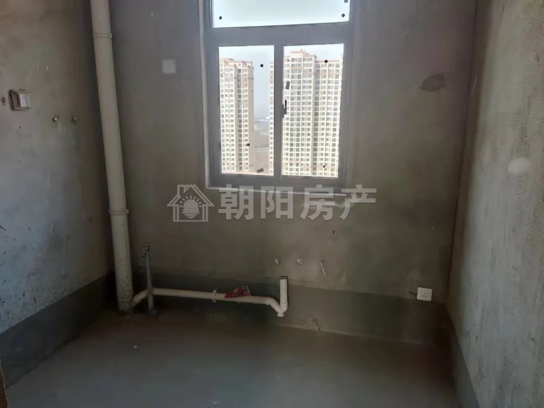 凤凰城 102平 南向三室 交通便利 毛坯