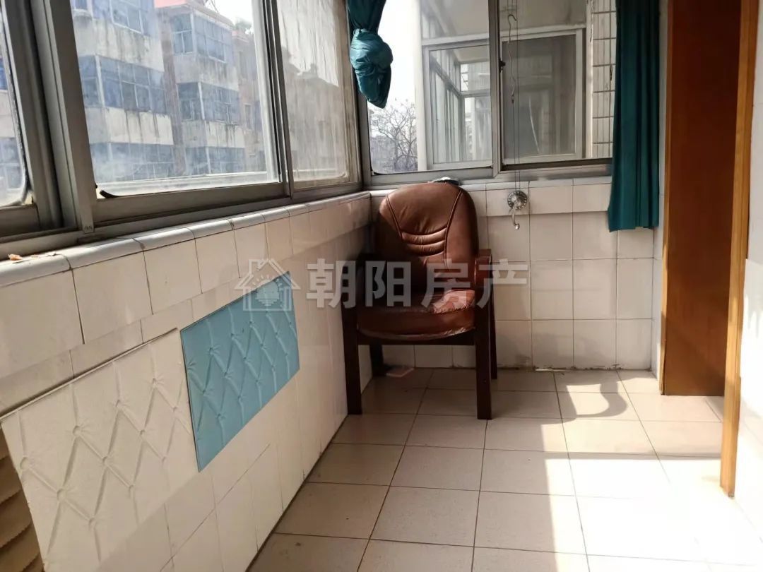 供电小区 96平 南北通透三室二厅 简装 学区房 采光好