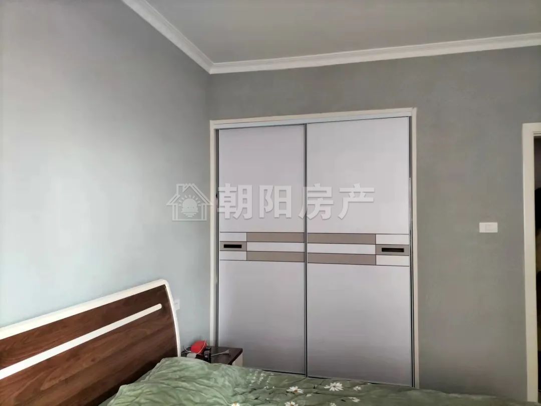 凤凰湾A地块 118平 精装三室朝南 满五唯一 交通便利