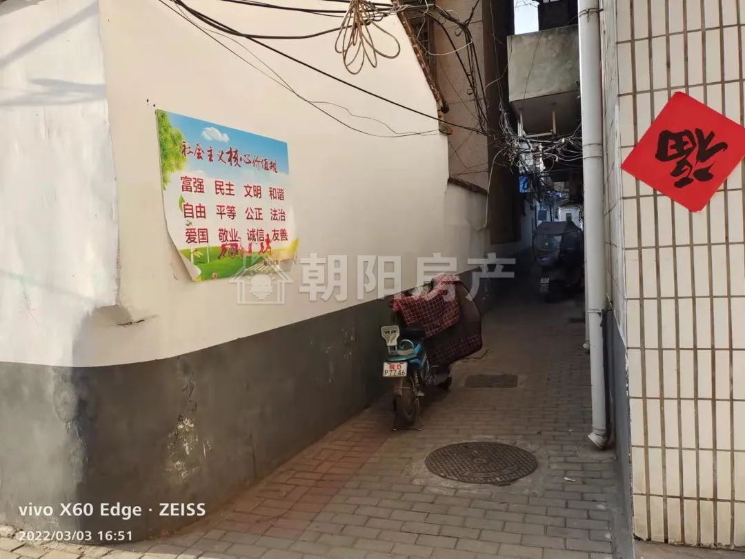 百货大楼 110平 南向三室 简装 交通便利 学区房 随时看房