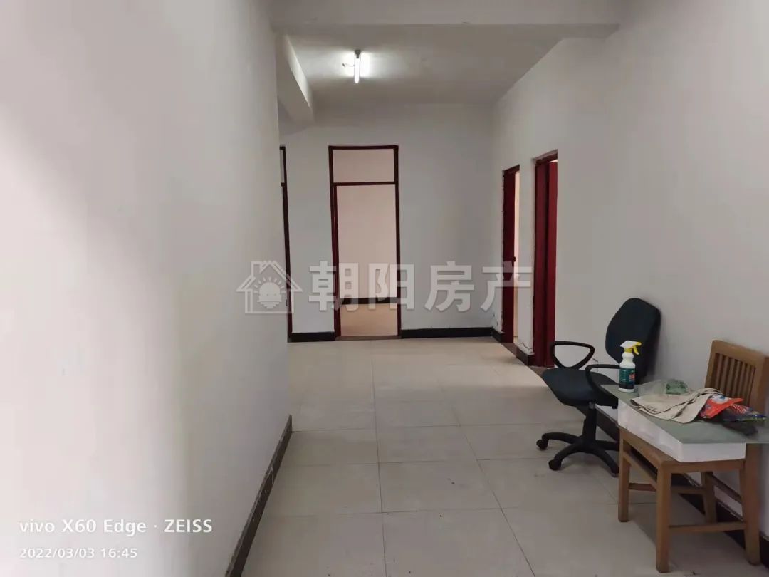 百货大楼 110平 南向三室 简装 交通便利 学区房 随时看房