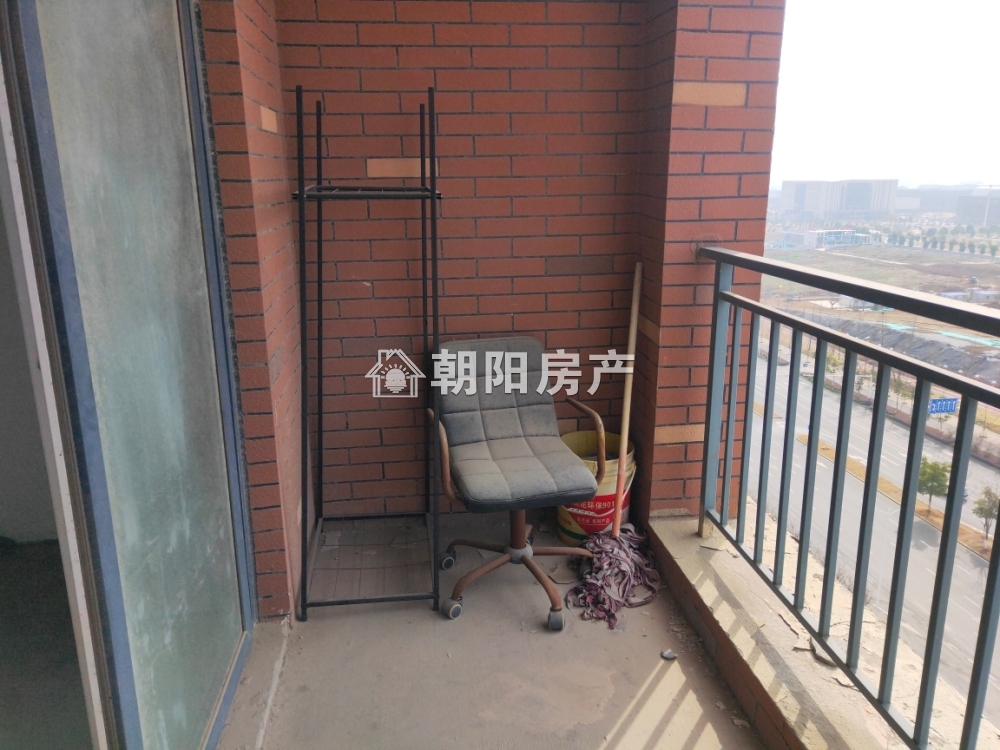 英伦联邦 100平 朝南两室简装 4200元/平 学区房