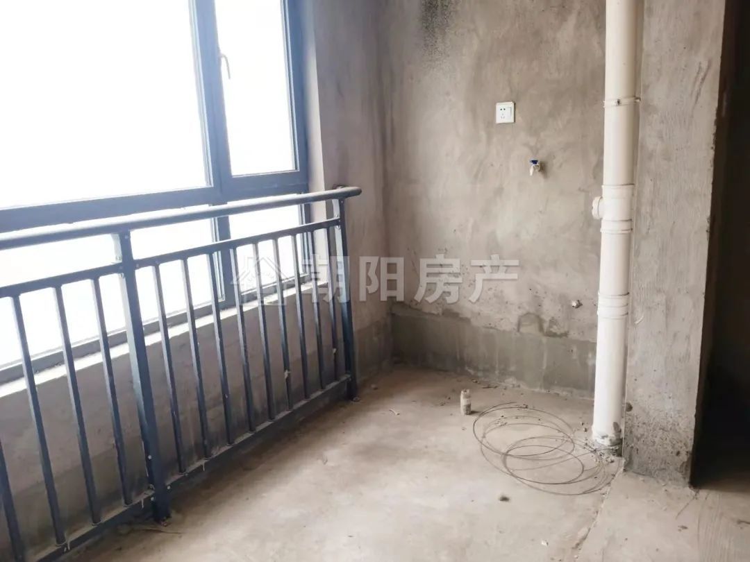 凤凰湾D地块 118平 南向三室两厅 交通便利 学区房 采光好