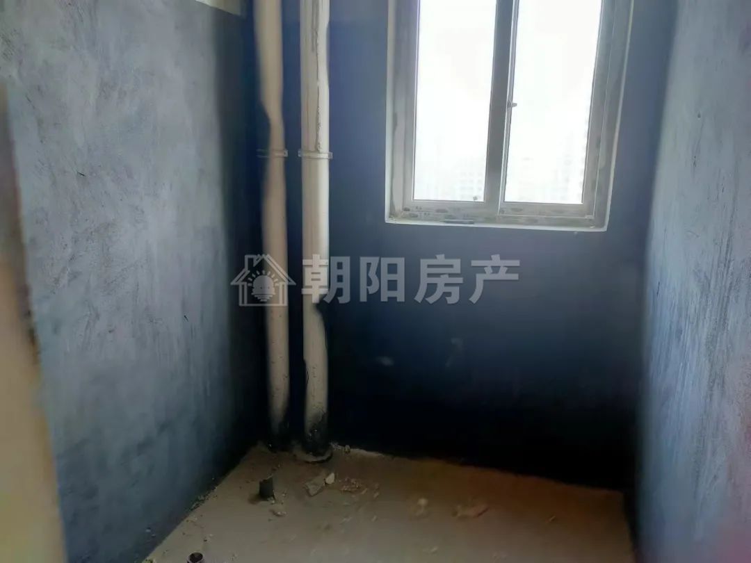 稻香花园二期 130平 南向三室 交通便利 毛坯