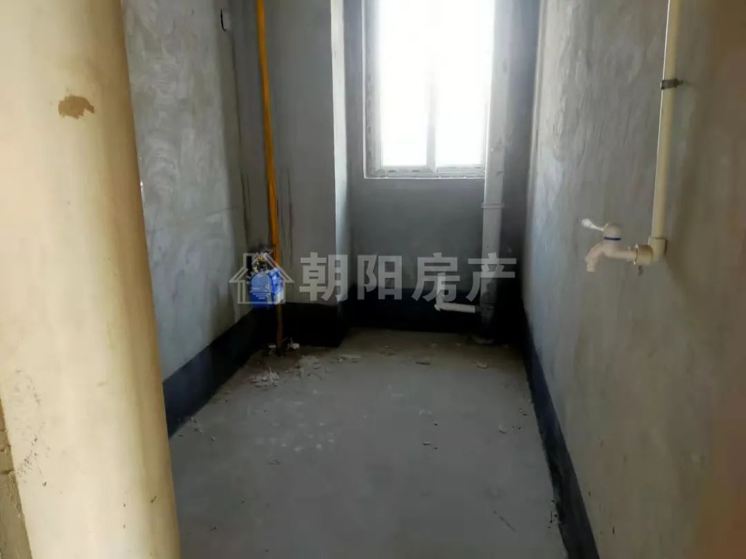 稻香花园二期 130平 南向三室 交通便利 毛坯
