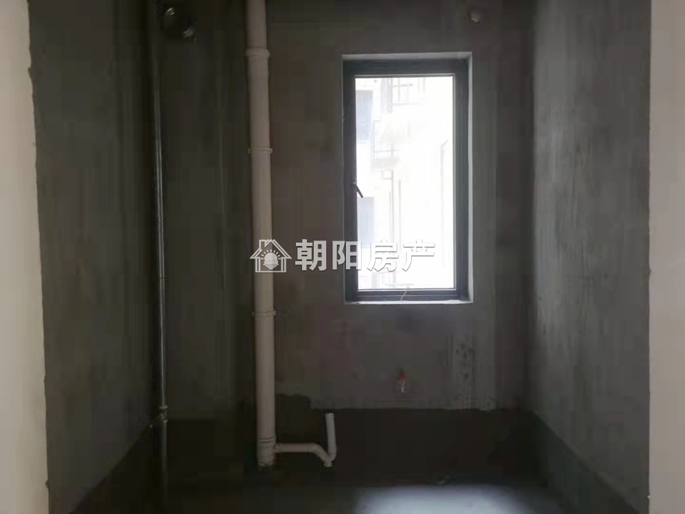 龙成奥韵东区 114平 南向高楼层三室 毛坯 交通便利