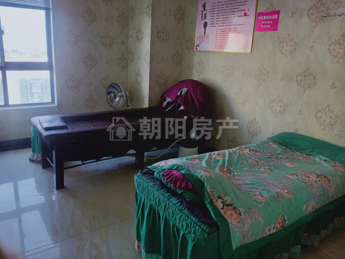 华夏中央广场 105平 南向三居 简装 交通便利 环境好