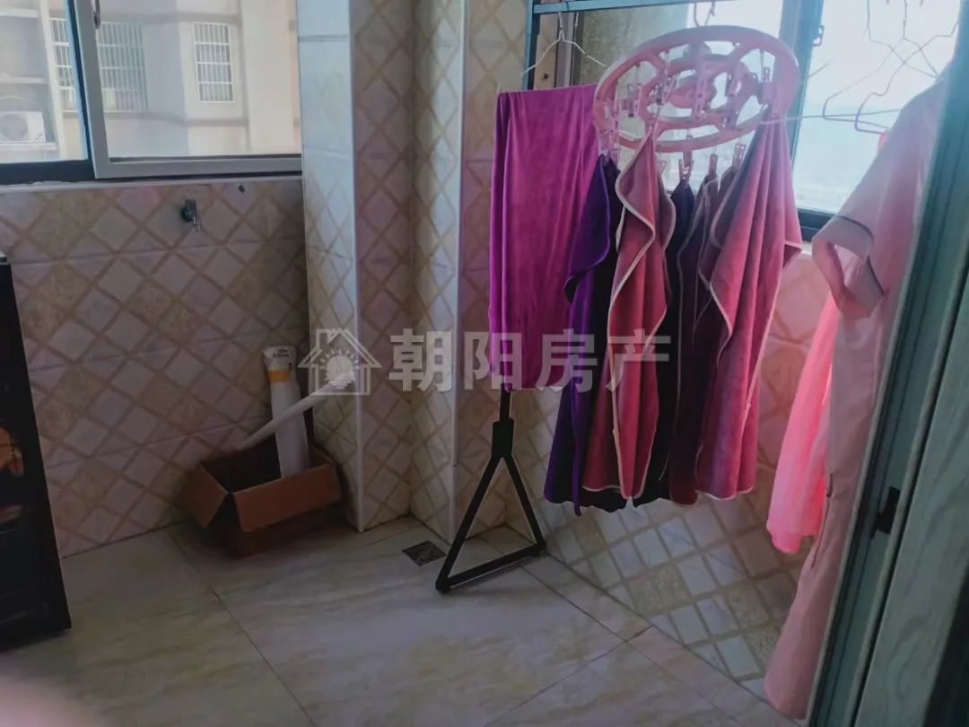 华夏中央广场 105平 南向三居 简装 交通便利 环境好