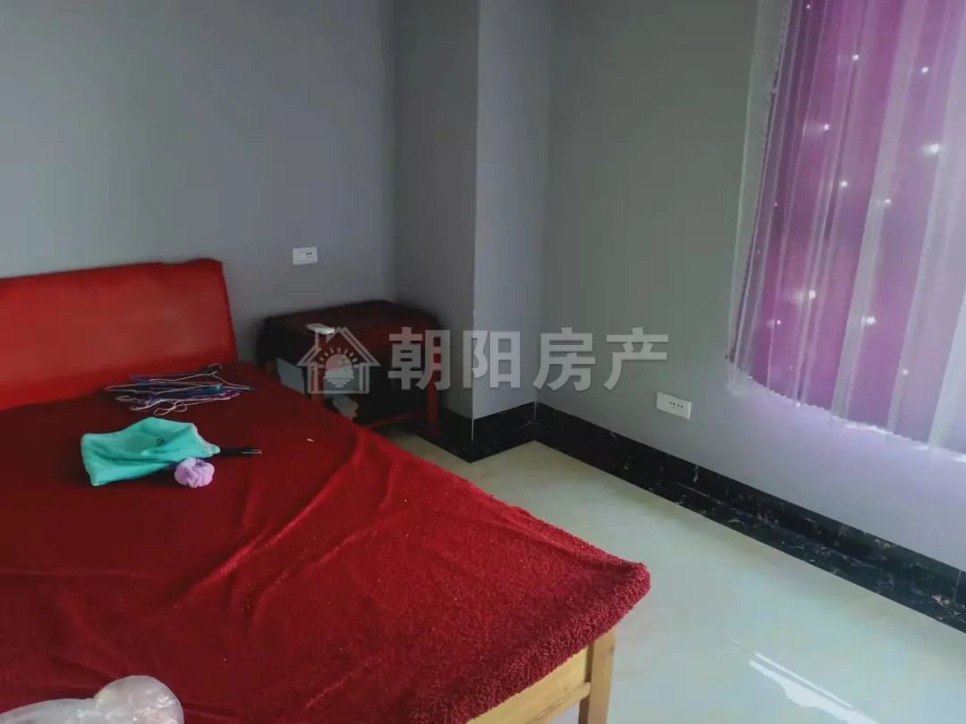 华夏中央广场 105平 南向三居 简装 交通便利 环境好