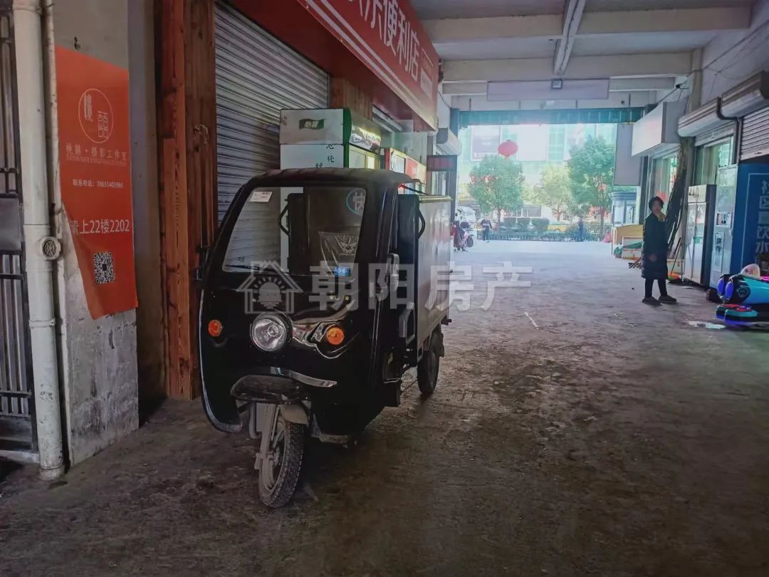 华夏中央广场 105平 南向三居 简装 交通便利 环境好