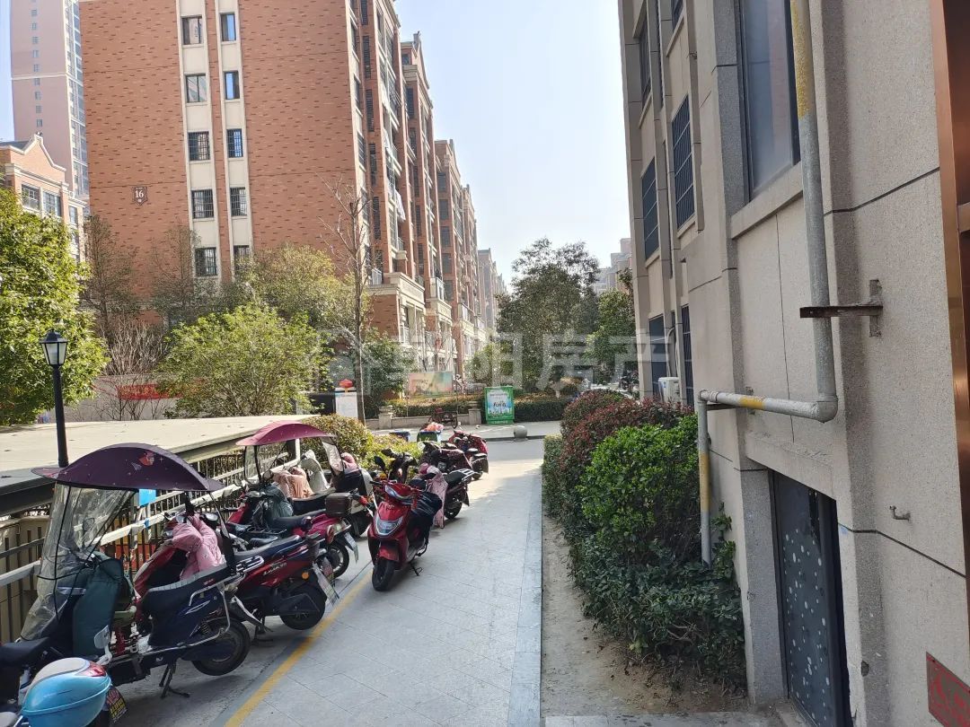 翰林首府 114平 精装四室朝南 满两年 交通便利