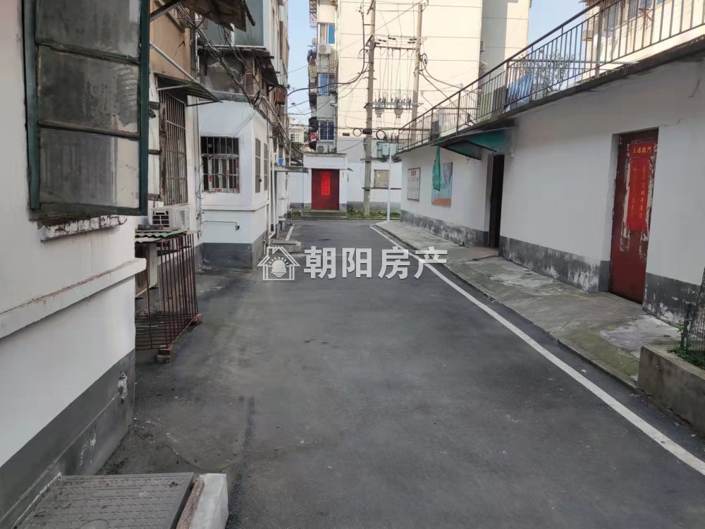 医药公司家属楼 81平 南向三室 学区房 满两年