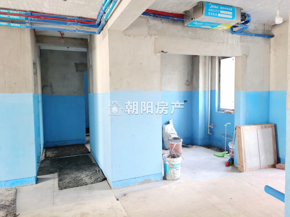 南山里 137平 南向三室 毛坯可塑 交通便利配套全