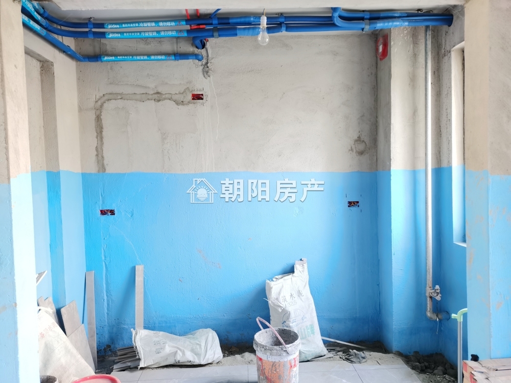 南山里 137平 南向三室 毛坯可塑 交通便利配套全