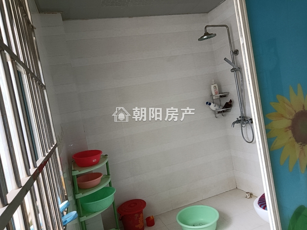 南山村C2 133平 精装三居 朝南 满两年 交通便利