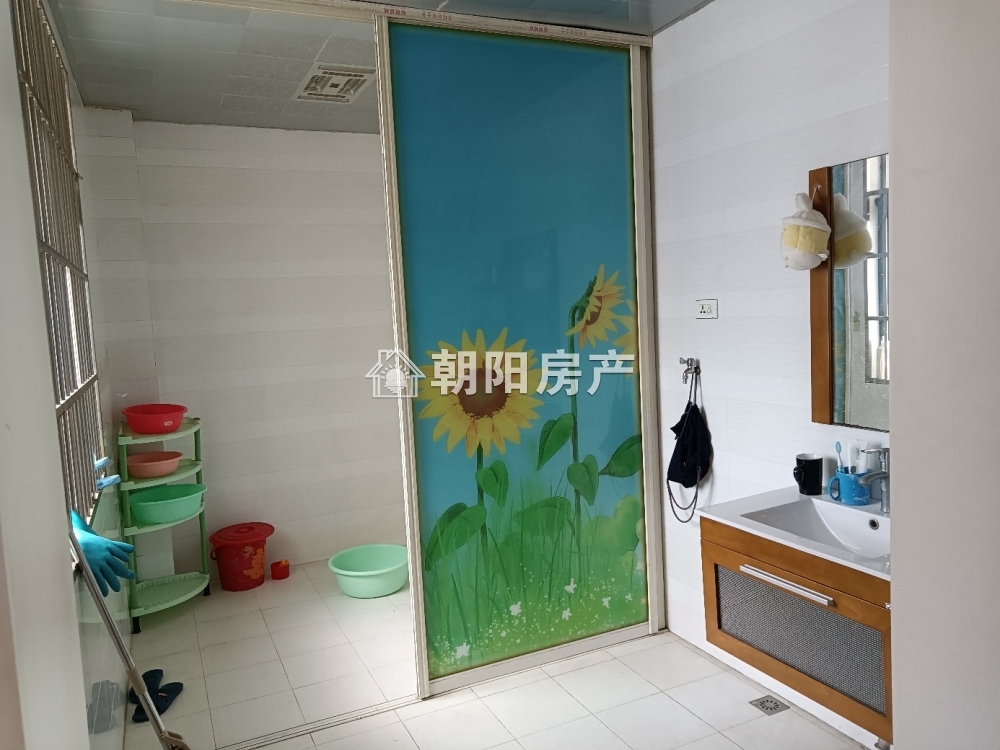 南山村C2 133平 精装三居 朝南 满两年 交通便利
