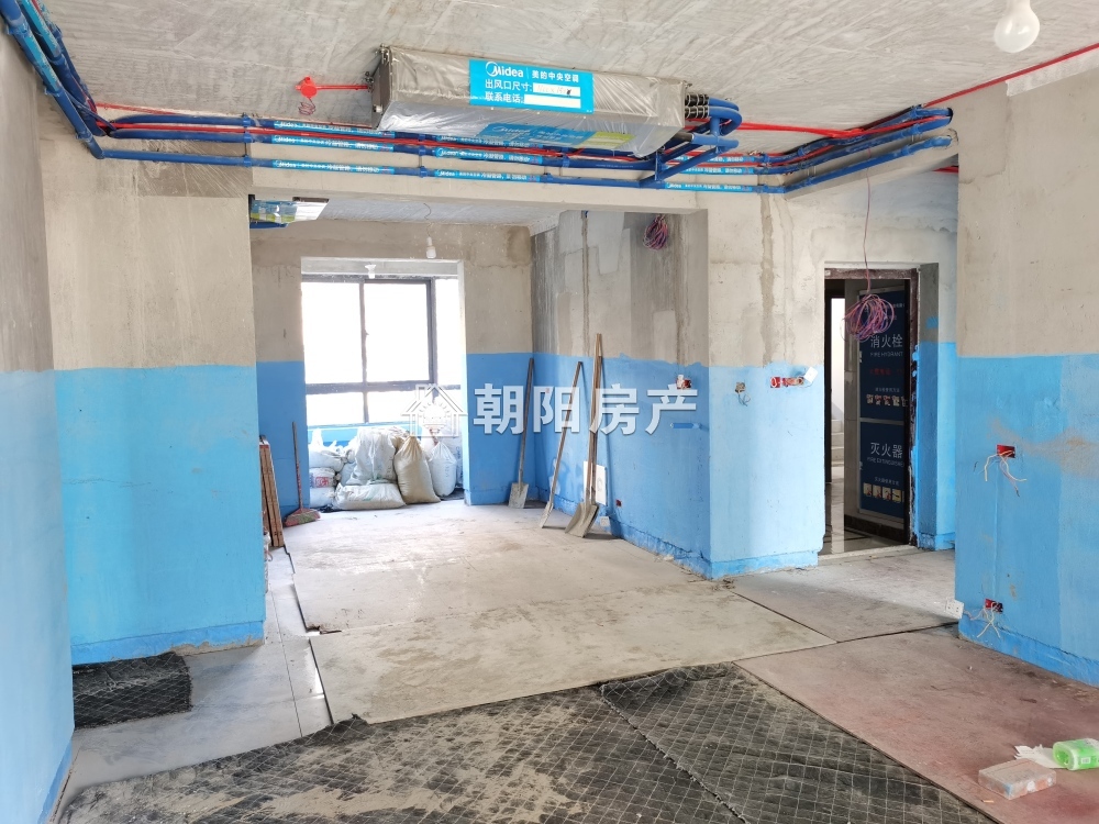 南山里 137平 南向三室 毛坯可塑 交通便利配套全